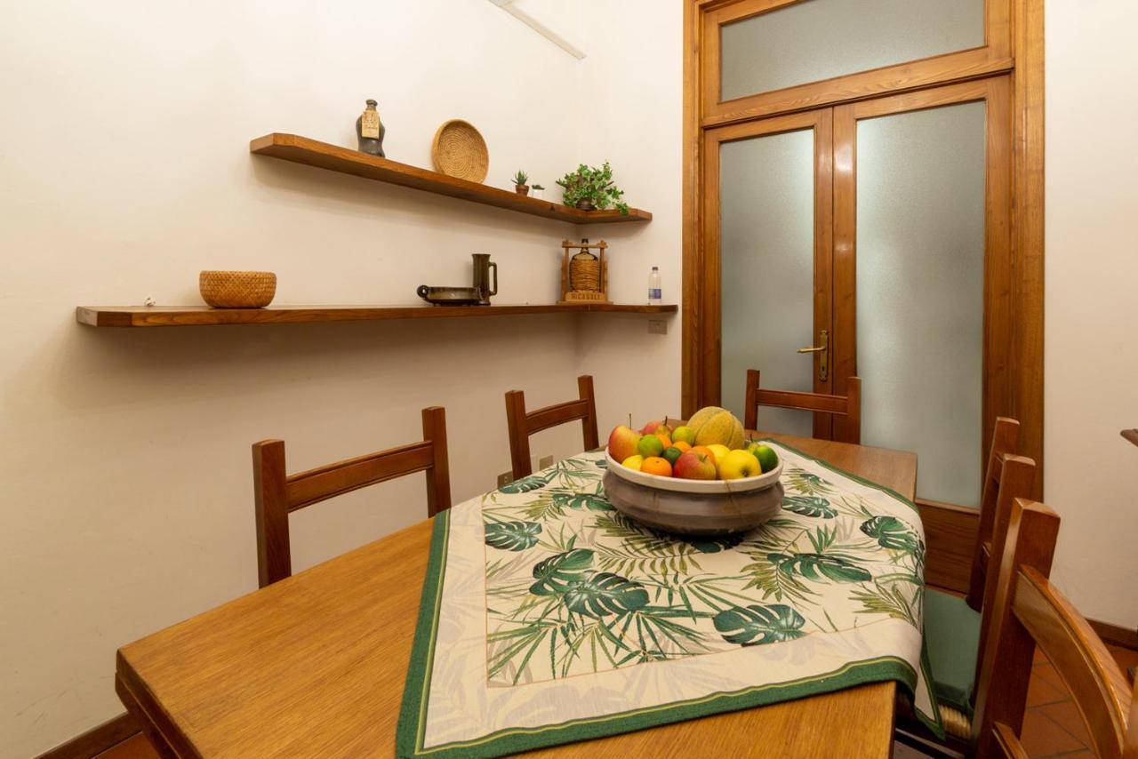 110 Sqm Apartment 6 Sleeps In Santa Croce Florenz Exterior foto