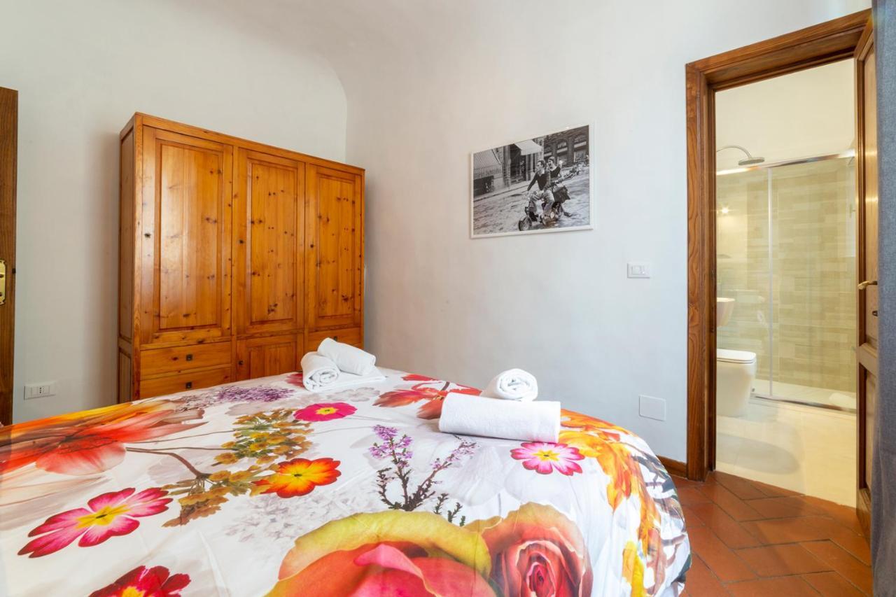 110 Sqm Apartment 6 Sleeps In Santa Croce Florenz Exterior foto