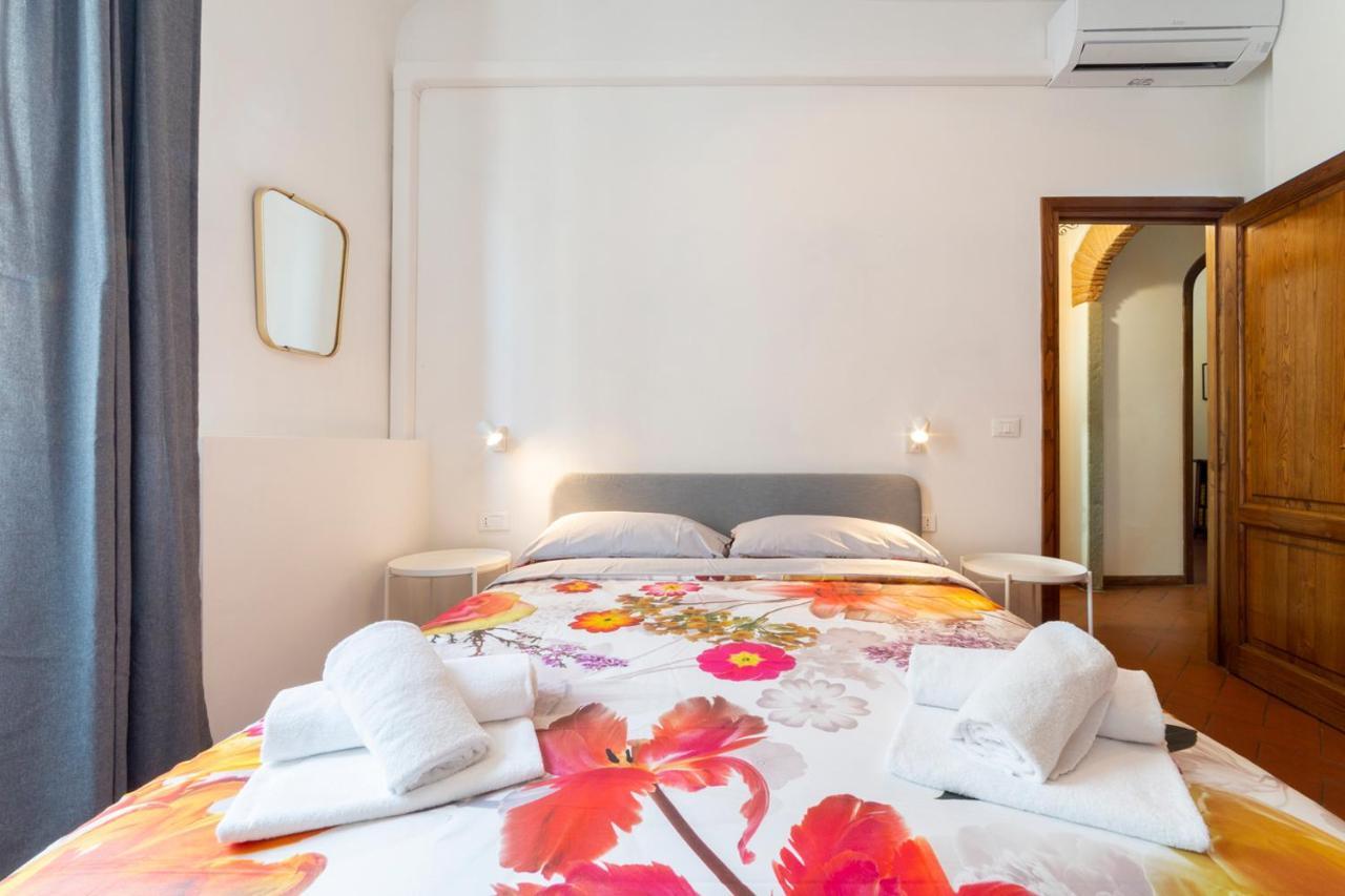 110 Sqm Apartment 6 Sleeps In Santa Croce Florenz Exterior foto
